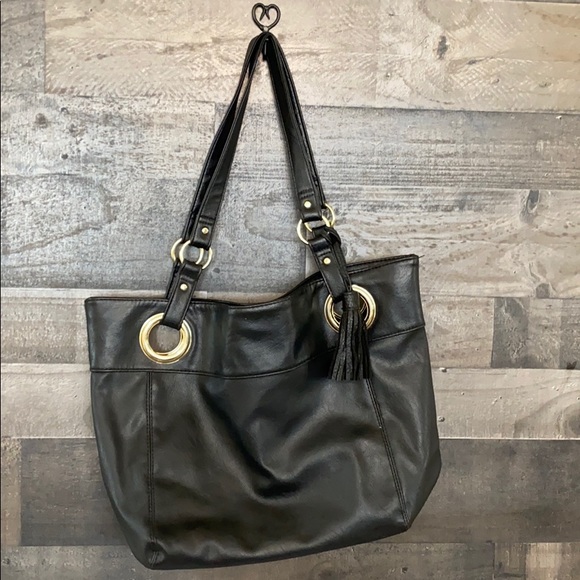 Handbags - Nice and Clean Black Tote